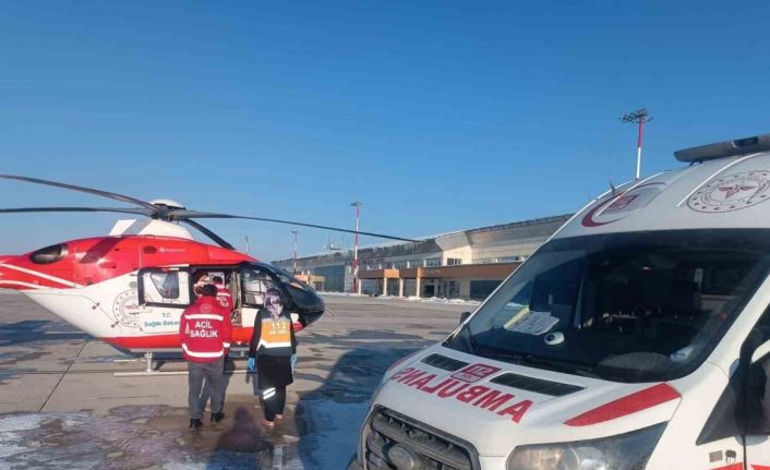 Şemdinli’de sıcak su yanığı olan bebek helikopter ambulansla Van’a sevk edildi
