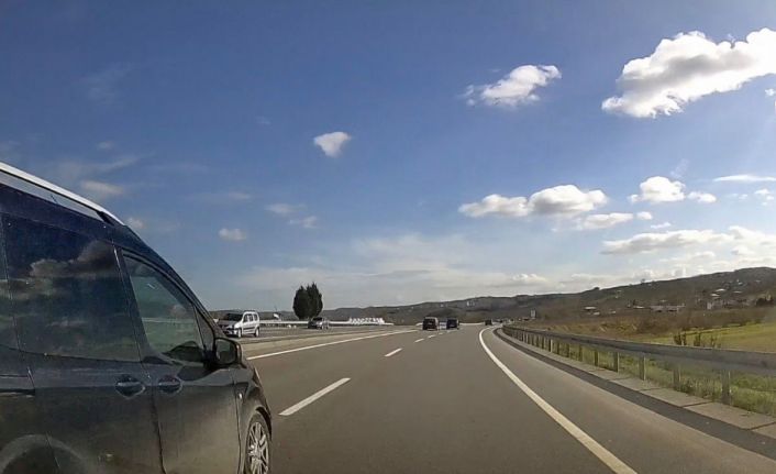 Şerit ihlali yaparak aracı silme geçti: Kazaya davetiye çıkaran sürücü canları hiçe saydı