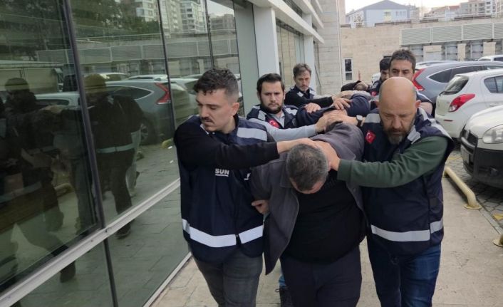 Silahlı tehdit ve yağma suçundan mahkemeye sevk edilen 4 kişi tutuklandı