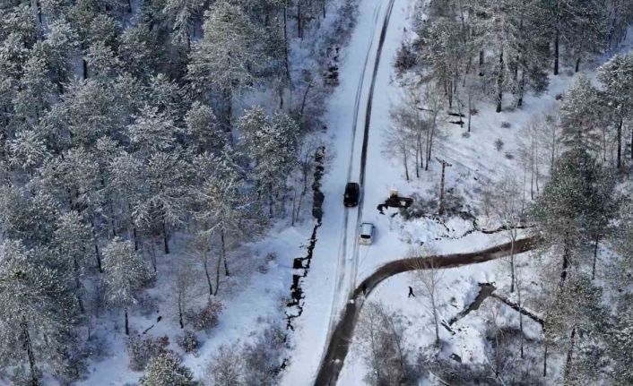 Sındırgı’da merkezde yağmur, yüksek kesimlerde kar yağışı etkili oldu