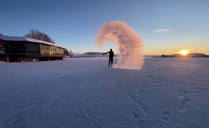 Sivas’ta kar ve dondurucu soğuk renkli görüntüler oluşturdu