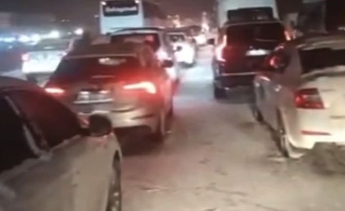 TAG Otoyolu Gaziantep kesiminde kar esareti: Çok sayıda araç mahsur kaldı