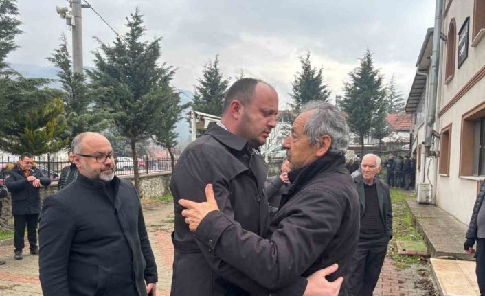 Tarihi ilçenin 100 yıllık çınarı hayatını kaybetti: İHA muhabirinin baba acısı