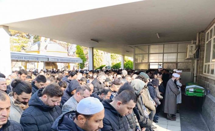 Tomruk taşıdığı vinçte akıma kapılarak hayatını kaybeden patron son yolculuğuna uğurlandı