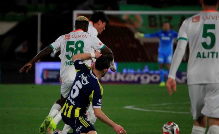 Trendyol Süper Lig: Corendon Alanyaspor: 2 - Fenerbahçe: 1 (Maç devam ediyor)