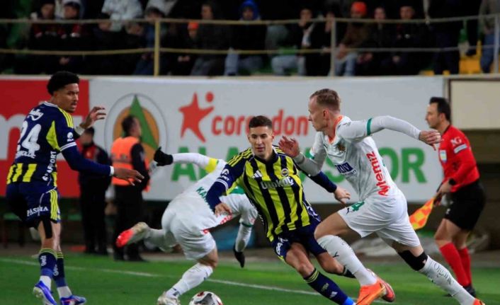 Trendyol Süper Lig: Corendon Alanyaspor: 2 - Fenerbahçe: 3 (Maç sonucu)