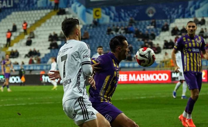 Trendyol Süper Lig: Eyüpspor: 0 - Beşiktaş: 1 (Maç devam ediyor)