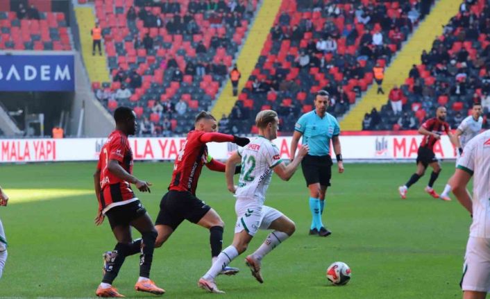 Trendyol Süper Lig: Gaziantep FK: 1 - Konyaspor: 0 (İlk yarı)