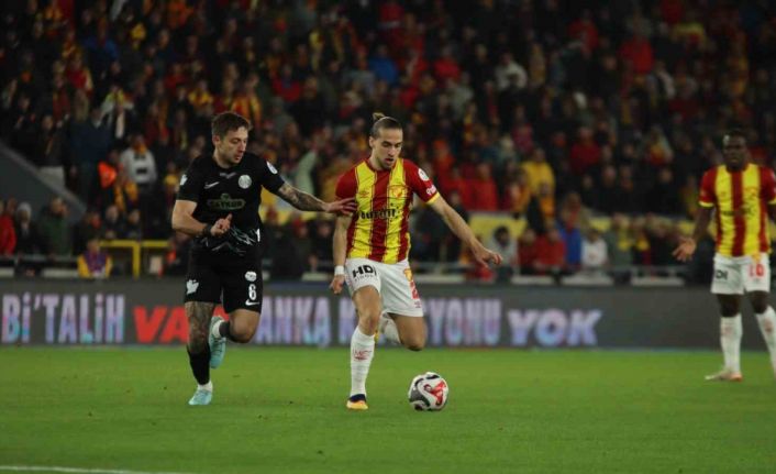Trendyol Süper Lig: Göztepe: 1 - Çaykur Rizespor: 0 (İlk yarı)