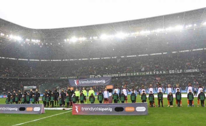 Trendyol Süper Lig: Kocaelispor: 0 - Trabzonspor: 0 (Maç devam ediyor)