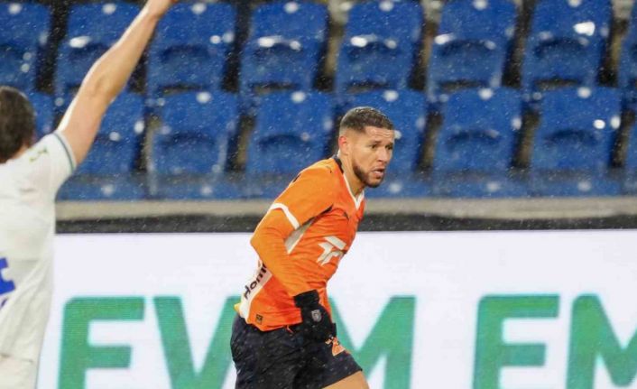 Trendyol Süper Lig: RAMS Başakşehir: 1 - Çaykur Rizespor: 1 (İlk yarı)