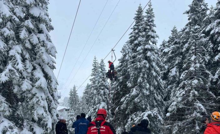 Uludağ’da telesiyej arızası: 52 tatilci kurtarıldı, 8 kişiyi kurtarma çalışması sürüyor