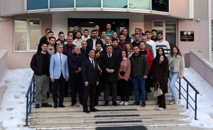 Vali Aydoğdu’dan gençlere mesaj: "Gençler yüksek sesle değil, aynı hizadan konuşulmak istiyor"