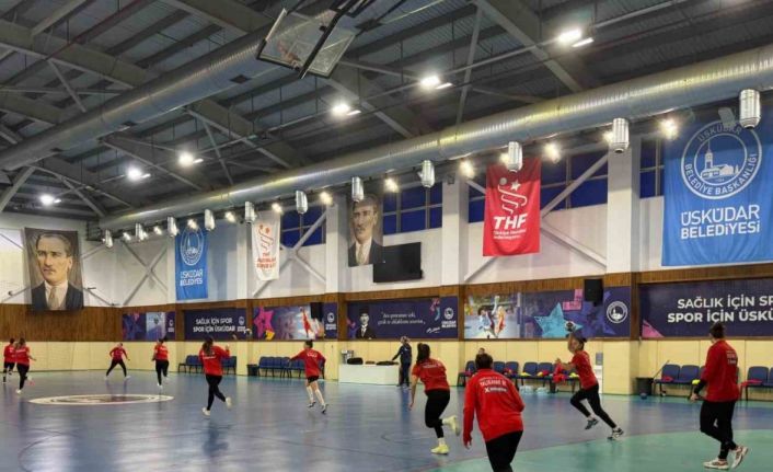 Yalıkavakspor, Üsküdar Belediyespor maçı öncesi İstanbul’da son antrenmanını yaptı