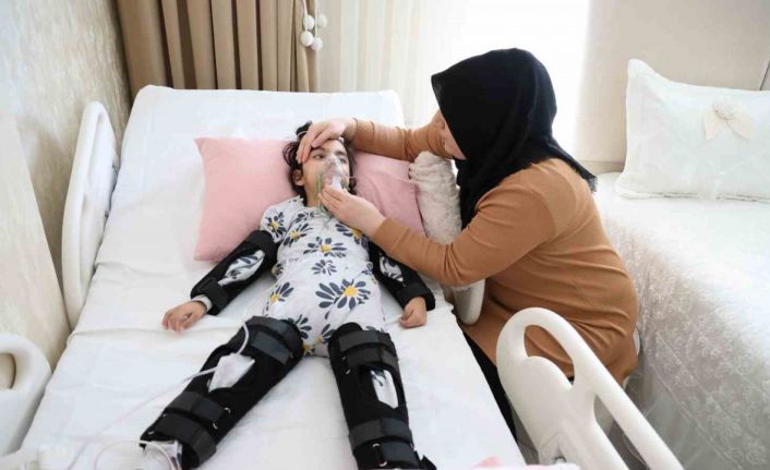 ’Yanlış iğne’ iddiasıyla yatalak olan 4 yaşındaki Mihra yaşam mücadelesi veriyor