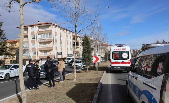 Yaya geçidine 100 metre mesafede karşıya geçerken otomobilin çarptığı şahıs hayatını kaybetti