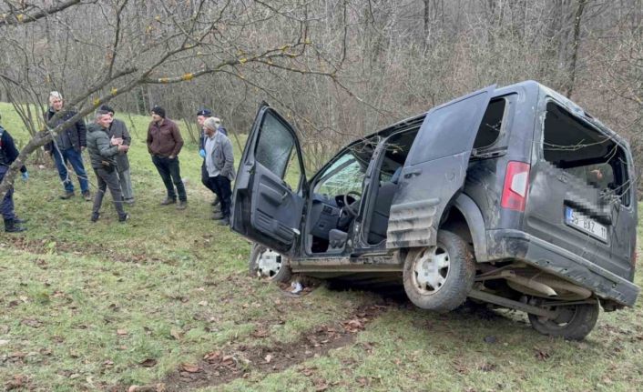 Yoldan çıkan araç 60 metrelik uçuruma yuvarlandı: 1 ölü, 2 yaralı