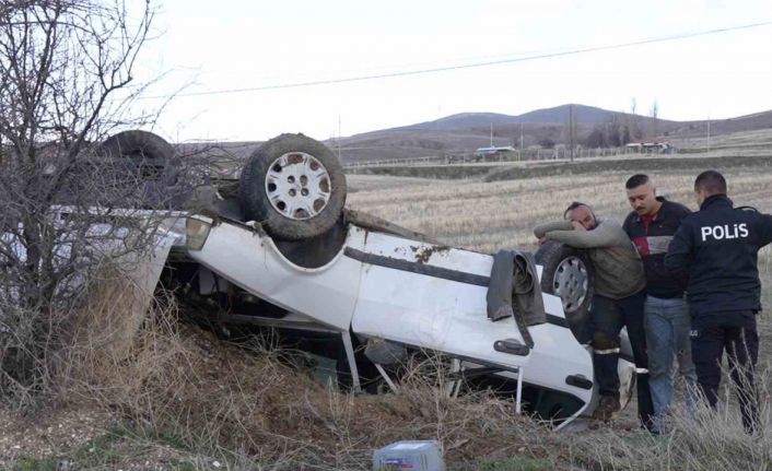 Acı manzarayla karşılaştı, gözyaşlarını tutmadı: Hurdaya dönen otomobildeki 2 yeğeni yaralandı