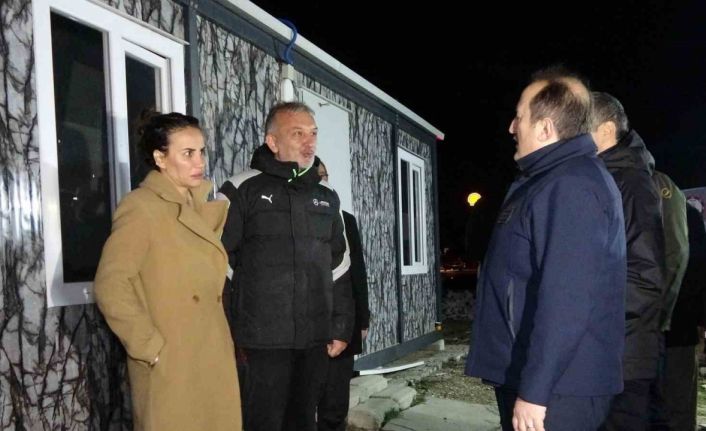 AFAD Başkanı Pehlivan: "(Uşak’taki taşkınlar) Şu an itibarıyla yaklaşık 100 araç, 150 personel görev yapıyor"