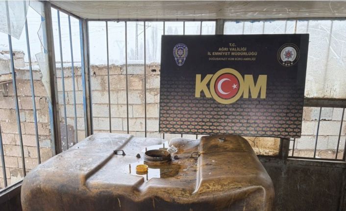 Ağrı’da 5 bin litre kaçak akaryakıt ve 499 sikke ele geçirildi