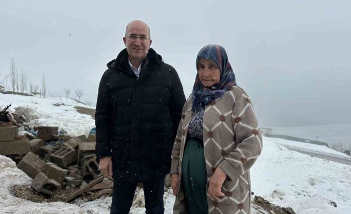 Ahırı çöken Zine teyzeye belediye başkanı yeni ahır için destek çıktı