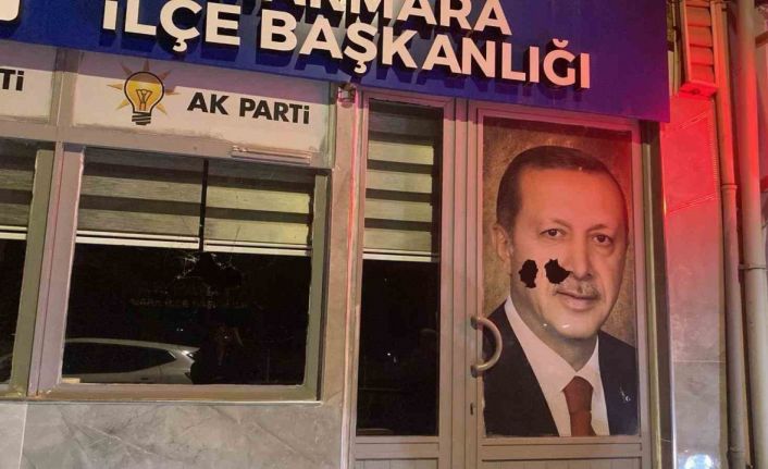AK Parti Marmara ilçe binasına taşlı saldırıyla ilgili 1 kişi gözaltına alındı