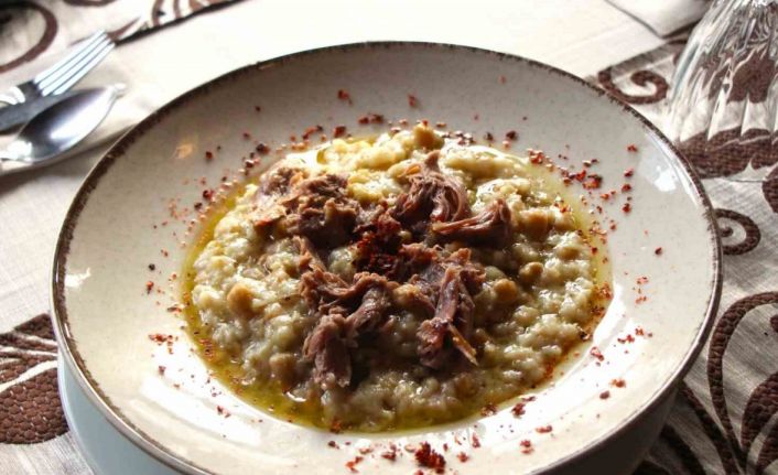 Amasya’nın tescilli lezzeti ’taş fırın keşkeği’: Pişmesi 12 saat sürüyor