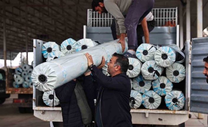 Antalya Büyükşehir’den hortum ve yağıştan zarar gören çiftçilere destek