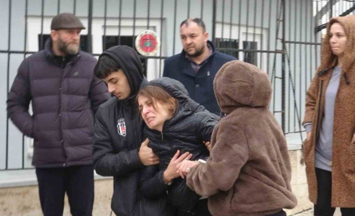 Antalya’da 10 kişinin ölümüyle sonuçlanan kazada acı Adli Tıp Kurumu önüne taşındı