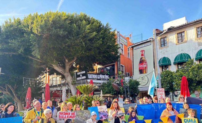 Antalya’da Ukraynalılardan 4. yıl çağrısı: "Bu savaşın en büyük acısı Ukraynalı çocukların geleceğidir"