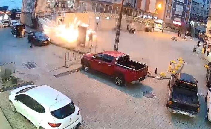 Artvin’de cami önünde atılan havai fişekler korku ve paniğe neden oldu