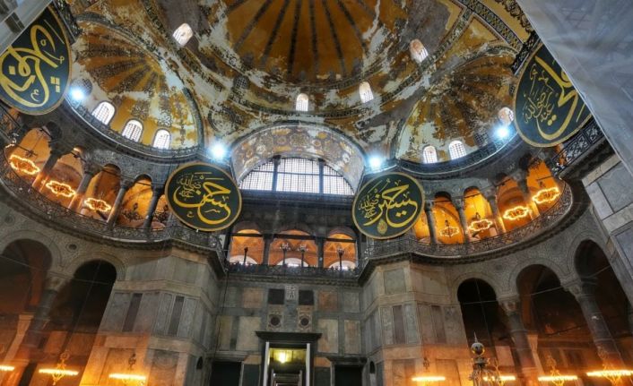 Bakan Ersoy açıkladı: "Ayasofya’da süreç devam ediyor, Sultanahmet’te çalışmalar tamamlandı"