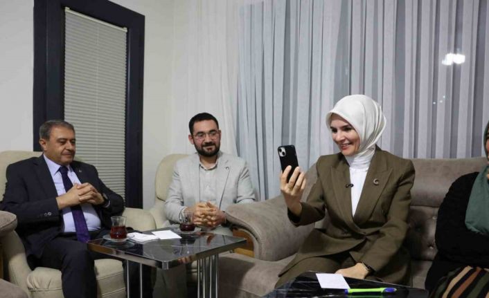 Bakan Göktaş, Şanlıurfa’da yeni yuvalarına kavuşan ailenin iftar sofrasına misafir oldu