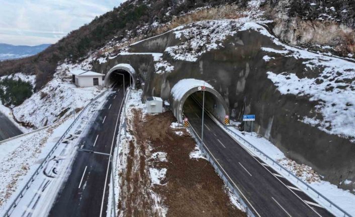 Bakan Uraloğlu: "Kırkdilim Geçişi’nde inşa ettiğimiz 3 çift tüp tünelde sona yaklaştık"