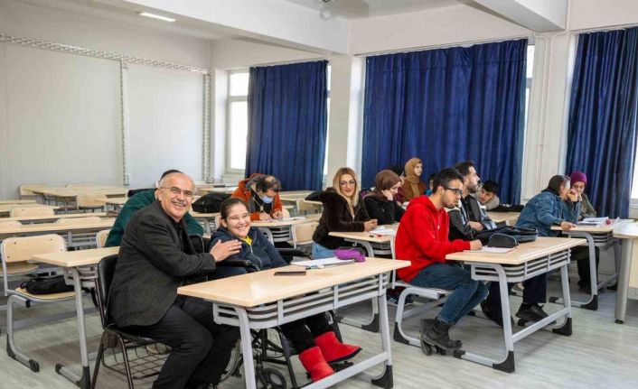 Başkan Er: "En büyük yatırımı gençlik ve spora yapıyoruz"