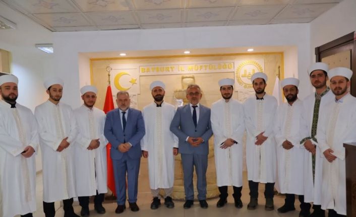Bayburt’ta göreve başlayan imam hatiplere cübbe töreni
