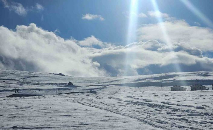 Bayburt’un yüksek kesimlerinde kar erimesine bağlı çığ riski devam ediyor