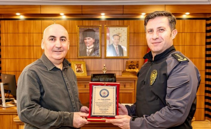 Bilecik İl Emniyet Müdürü Çağlar, emekli polis Aykan’a plaket takdim etti