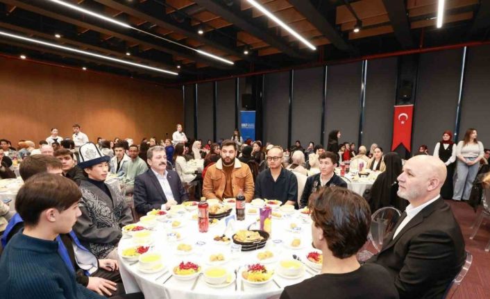 Bir sofra etrafında 100’den fazla ülke: Uluslararası öğrencilerle gönül köprüsü kuruldu