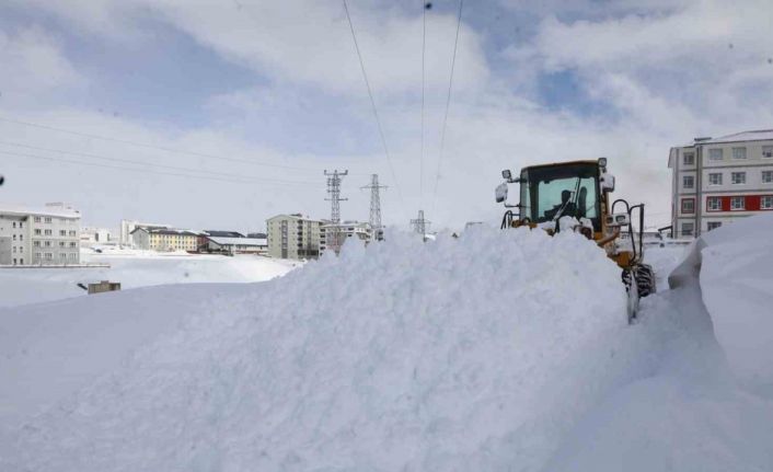 Bitlis’te yoğun karla mücadele çalışması
