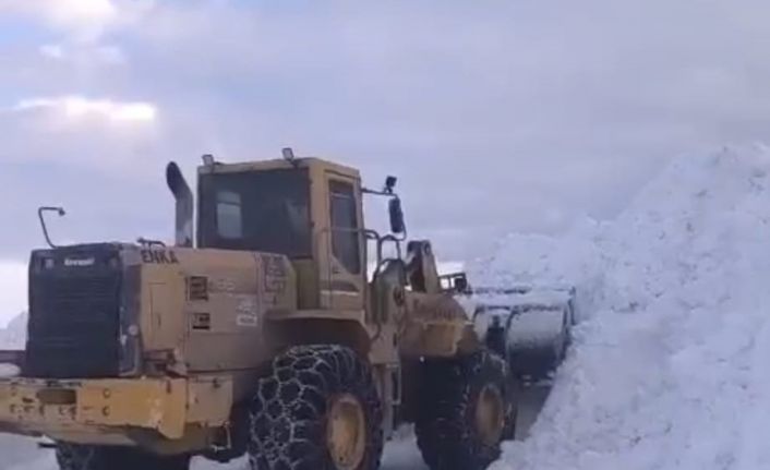 Bitlis’te yol açma ve genişletme çalışmaları sürüyor