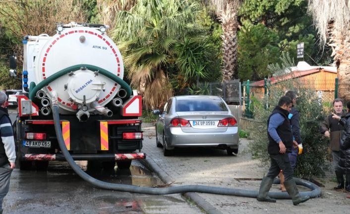 Bodrum’da sağanak yağışın bilançosu: "101 ev, 8 iş yerinde su baskını yaşandı"