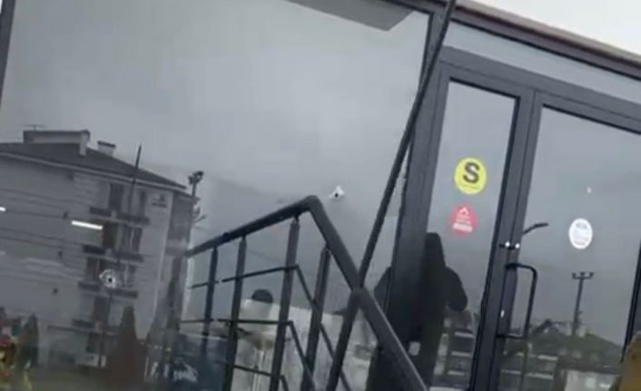Bolu’da emlak ofisine silahlı saldırı: Lüks cip ve iş yeri kurşunların hedefi oldu