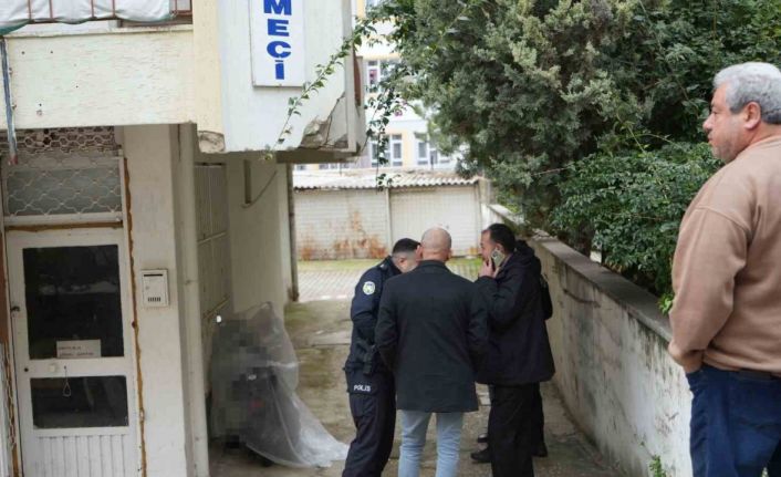 Çay içmek için geldiği dükkânın açılmasını motosikletinin üzerinde beklerken hayatını kaybetti