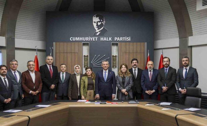 CHP Genel Başkanı Özel, Diyarbakır Kent Koruma ve Dayanışma Platformu temsilcileriyle bir araya geldi