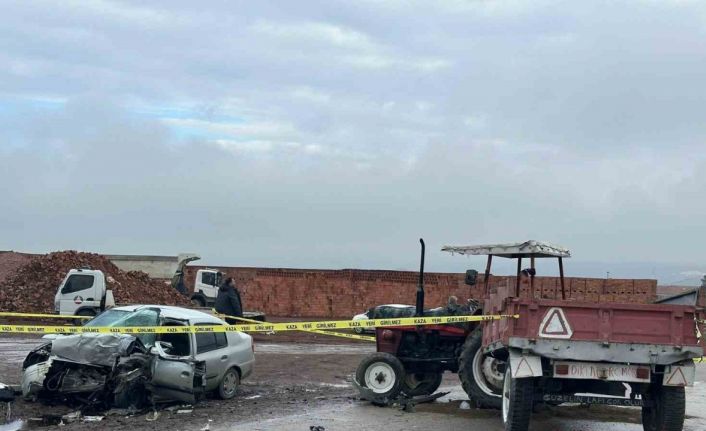 Çorum’da traktör otomobille çarpıştı: 1 ölü, 2 yaralı