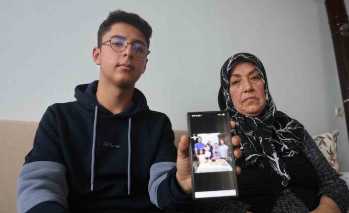Depremde 3 kardeşini, annesini ve babasını kaybeden Furkan aile fotoğrafından geriye tek kaldı