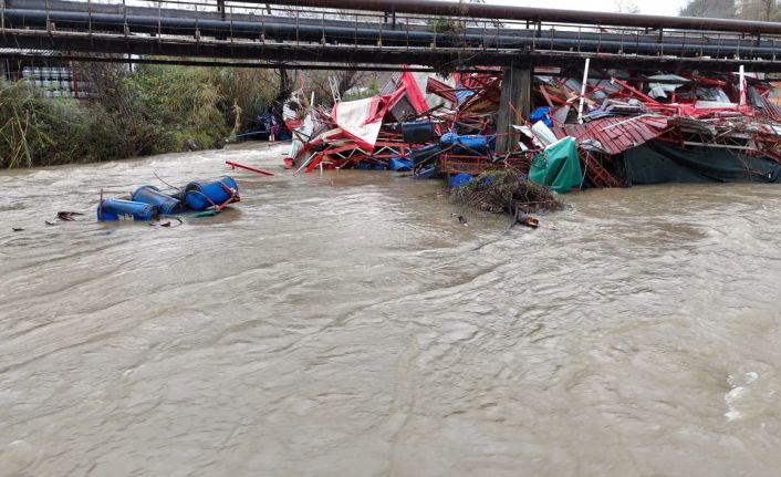 Dimçayı taştı, işletmeler su altında kaldı hasarın boyutu dronla görüntülendi