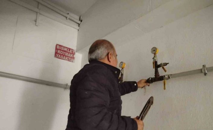 Doğalgaz hattına su borusunu bağladılar: Vatandaşlar hem susuz hem de doğal gazsız kaldı