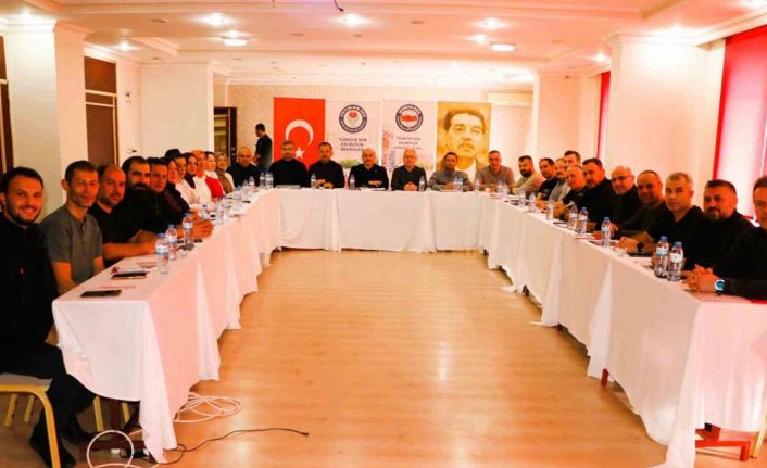 Eğitim-Bir-Sen ilçe başkanları ve kadınlar komisyonu istişare toplantısında buluştu